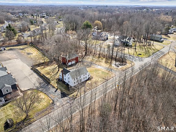 4th image of 392 Boston Neck Road