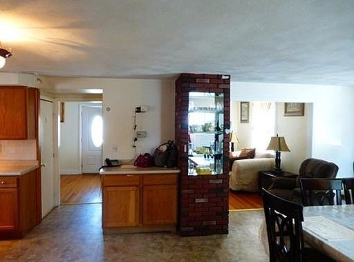 5th image of 26 Tucker St