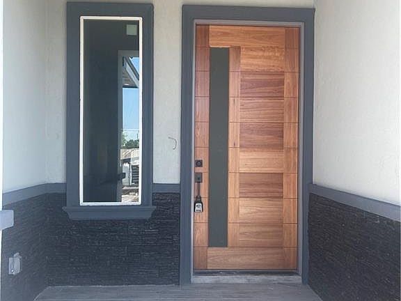 2nd image of 516 Tower Oak Dr