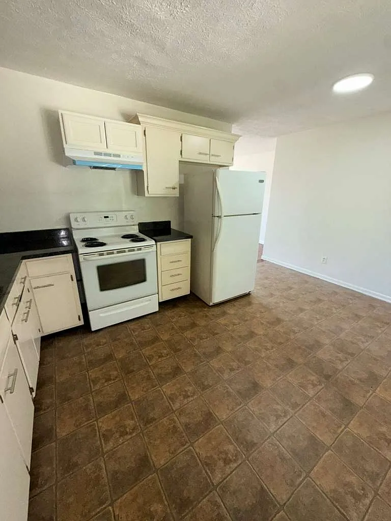 3 bed, 1.5 bath, $1,850 — Photo 3
