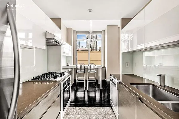 Sold by Sotheby's International Realty | media 6