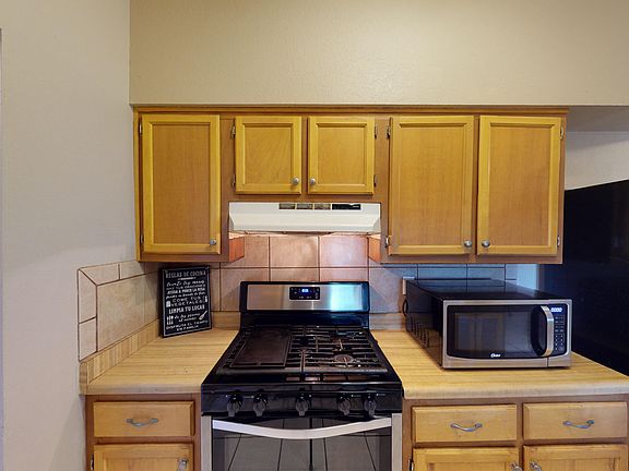 5th image of 709 Thorn Ave