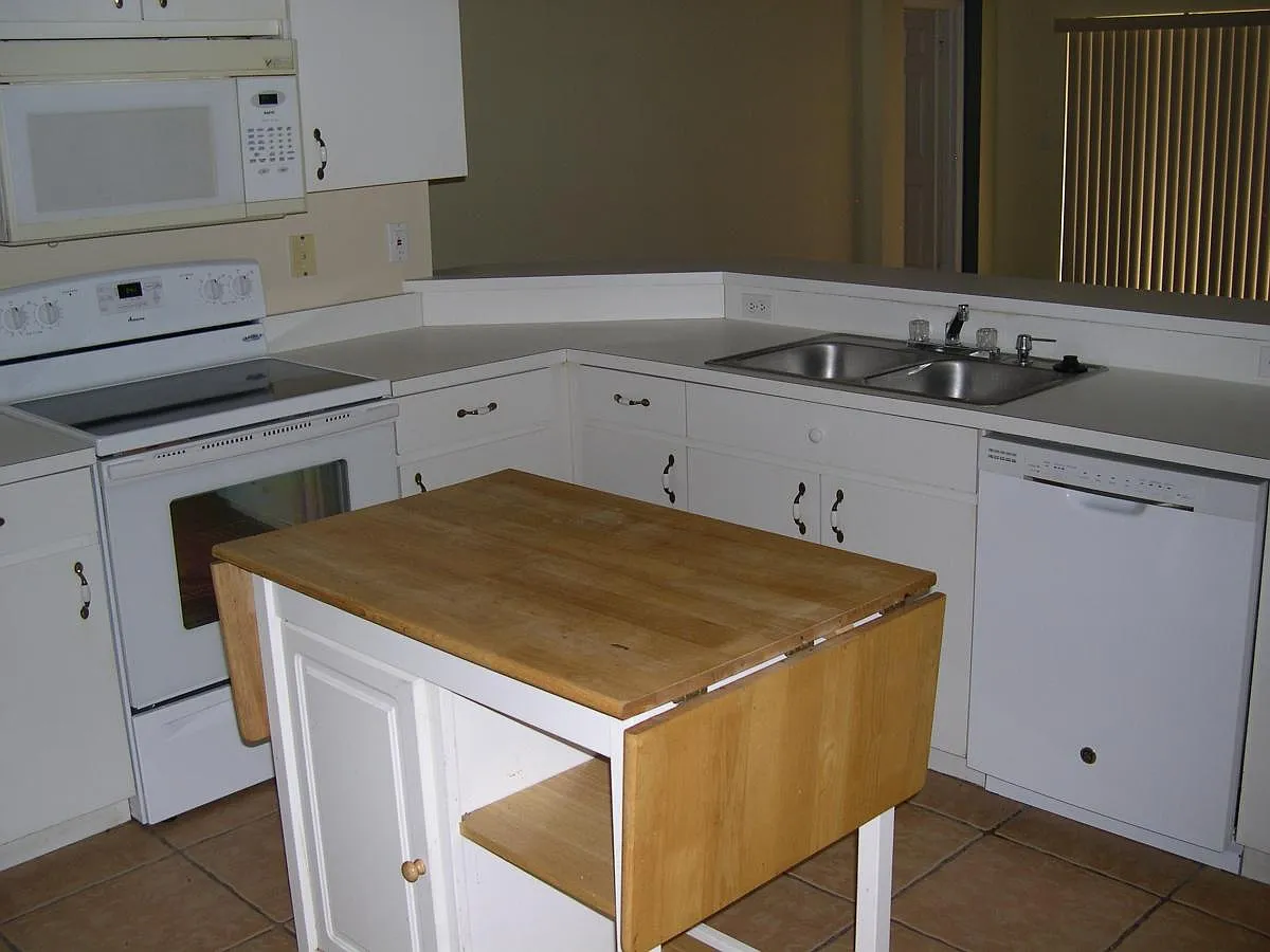 4 bed, 1724 sqft, $2,300 — Photo 4