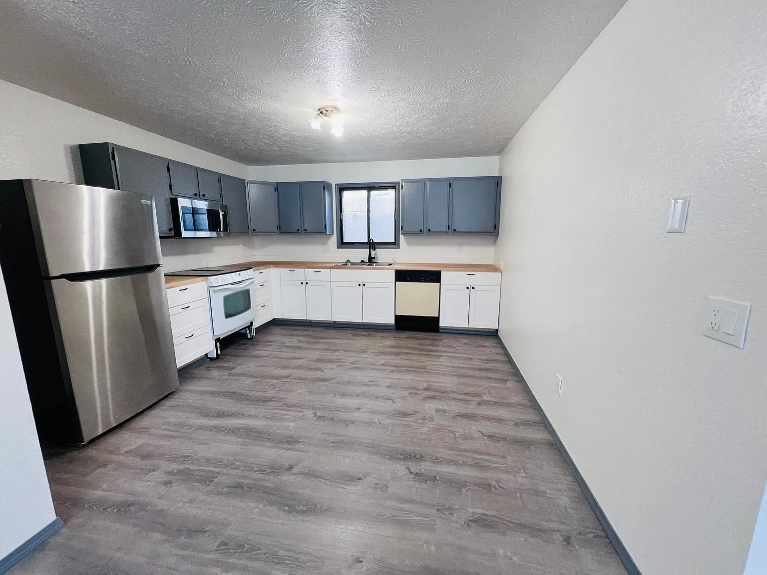 3236 W 88th Ave — Photo 3