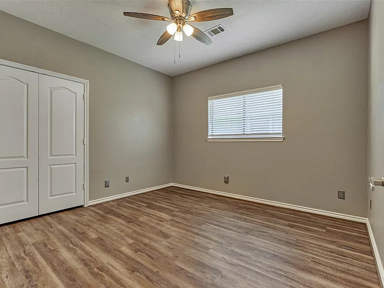 13707 Fountainview Dr — Photo 31