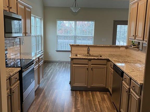 4th image of 307 Granite Grv