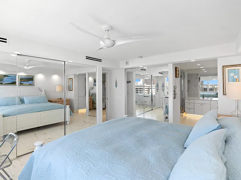 121 Golden Isles Dr #Penthouse 1 — Photo 45
