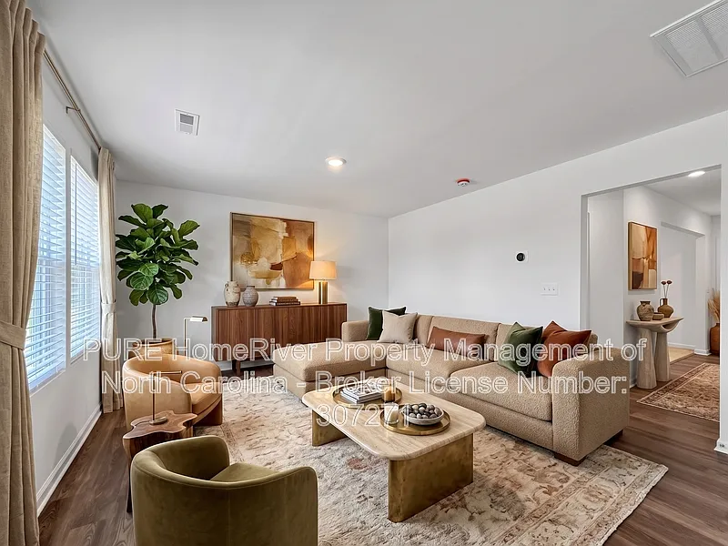 4 bed, 2.5 bath, 2014 sqft, $1,995 — Photo 3
