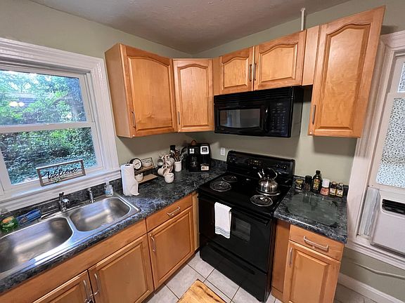 4th image of 229 York St NE #1/2