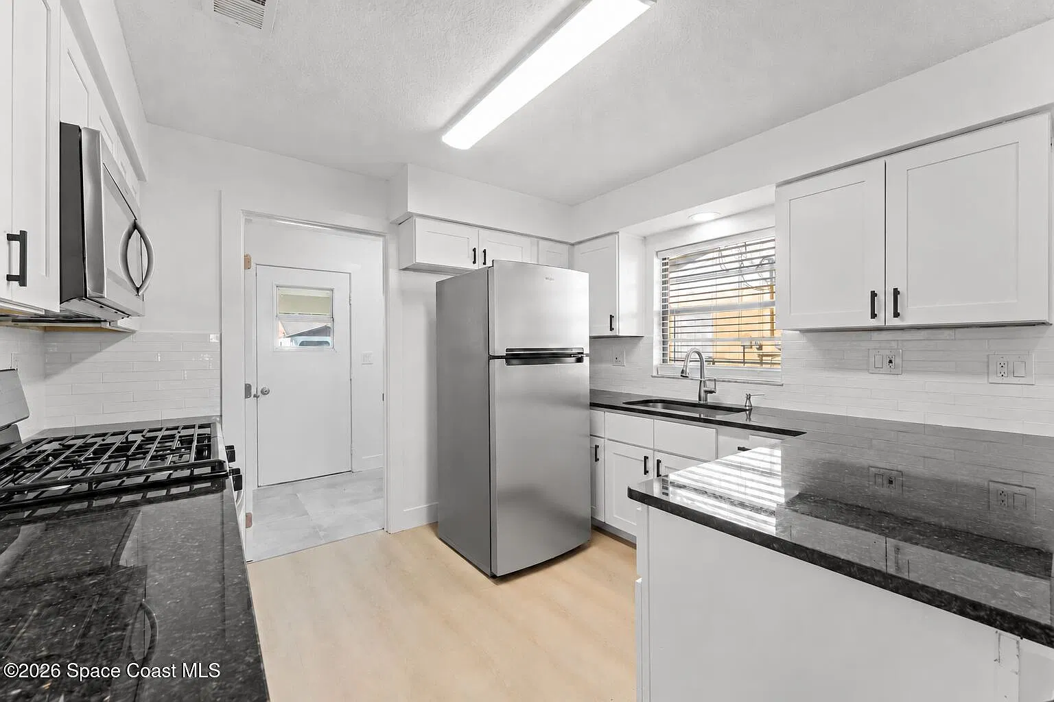 2 bed, 2.0 bath, 1101 sqft, $1,700 — Photo 4