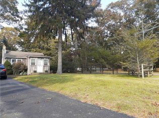 31 Middle Line Ave, Medford, NY 11763