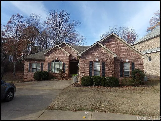 3 bed, 2.0 bath, 2104 sqft, $2,099 — Photo 2