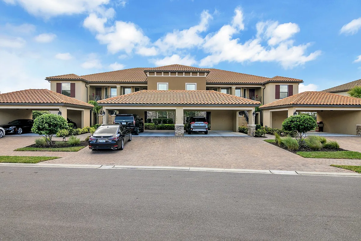 Building Photo - 9440 Benvenuto Ct #204
