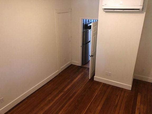 5th image of 33 S Lake Ave