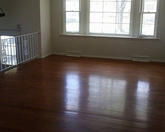 3rd image of 418 Bellarmine Dr E