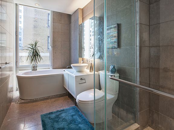 4th image of 247 W 46th St APT 1005