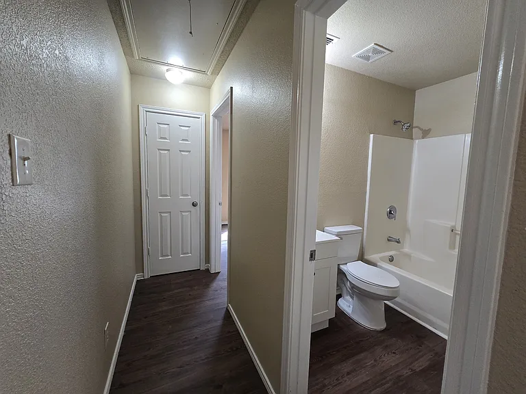 10226 Country Hills Blvd — Photo 12