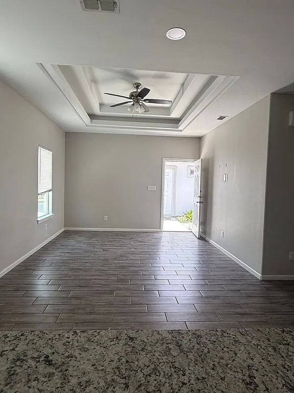 2 bed, 2.0 bath, 987 sqft, $1,200 — Photo 2