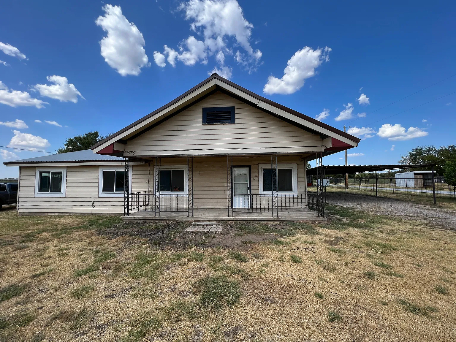 3 bed, 1976 sqft, $1,395 — Photo 2
