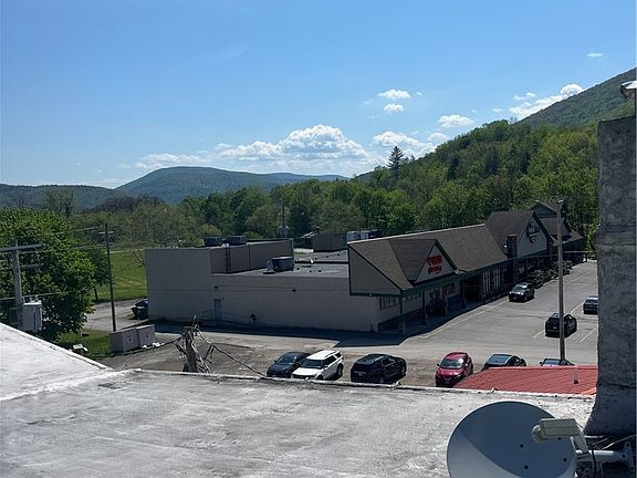 2nd image of 806 Main St