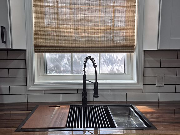 Workstation Sink / Bamboo Shade