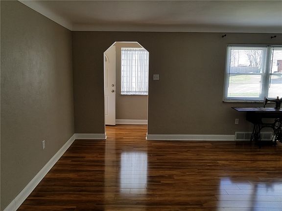 3rd image of 104 Queen Dr