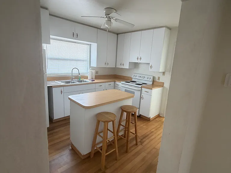 2314 W Gray St — Photo 13
