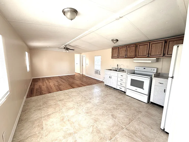 2521 Brownell Ct — Photo 2