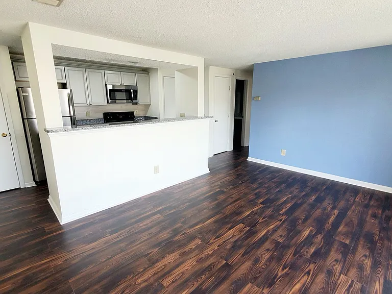 1610 Arlyn Cir #M — Photo 8