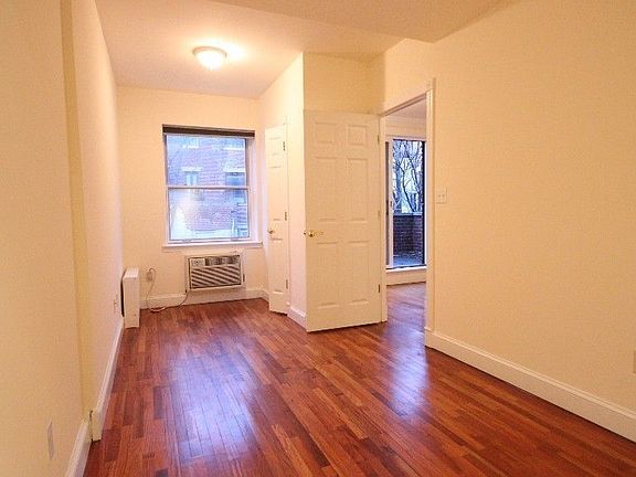 5th image of 139 W 75th St APT 8