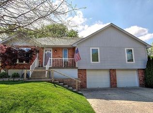 906 NW Chestnut Cir, Blue Springs, MO 64015