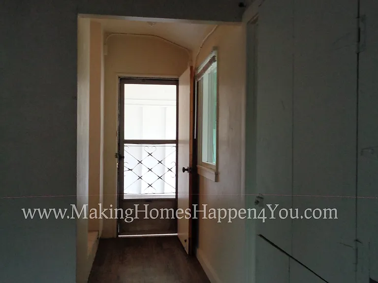 1945 23rd St NE — Photo 46