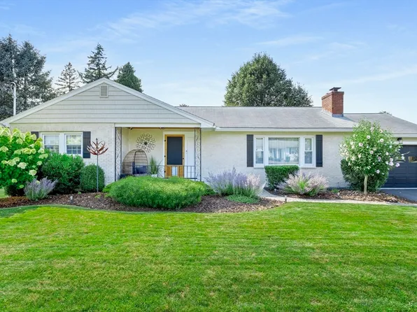 102 Raven Rd, Lowell, MA 01852