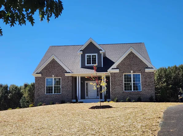 6917 Doral Dr, Radford, VA 24141