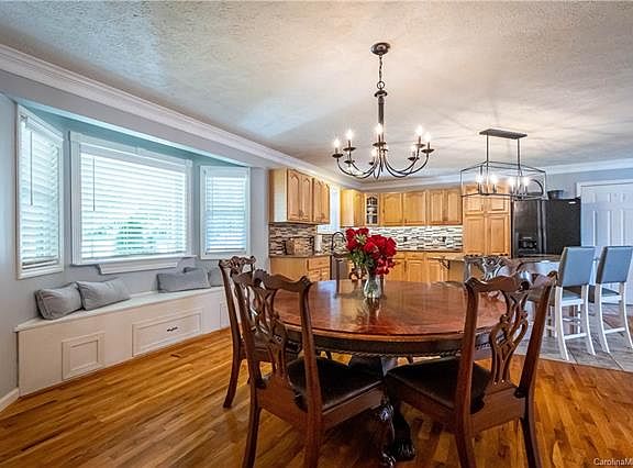5th image of 4300 Spruce Dr