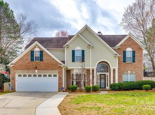 736 Meadow Lake Dr, Matthews, NC 28105