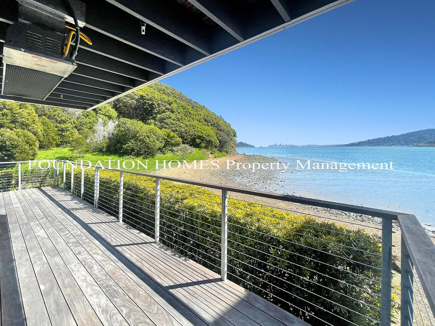 Video - Ultra-Luxury Unit With Sf City View - Foundation — Photo 2