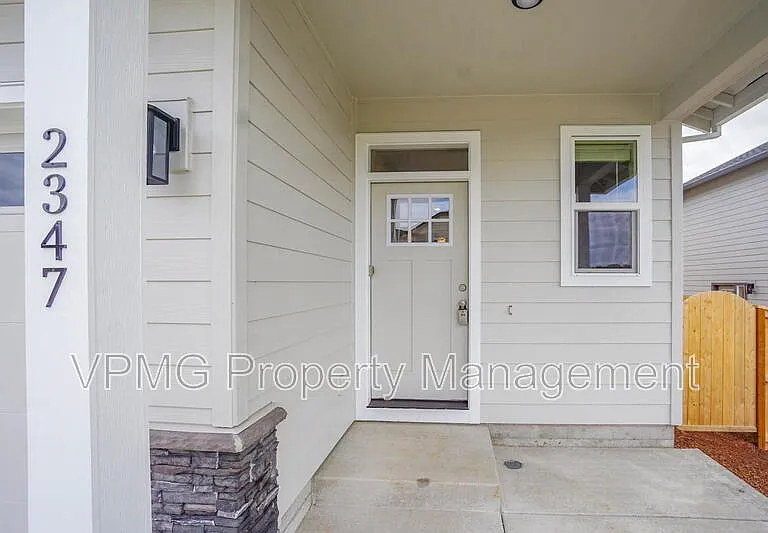 2347 E Otter Loop — Photo 2
