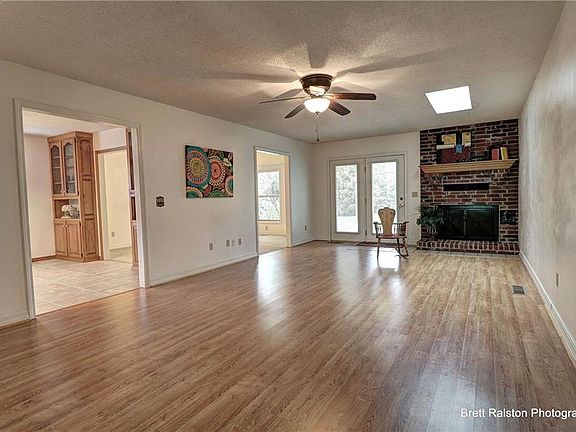 3rd image of 742 N Washington Ave