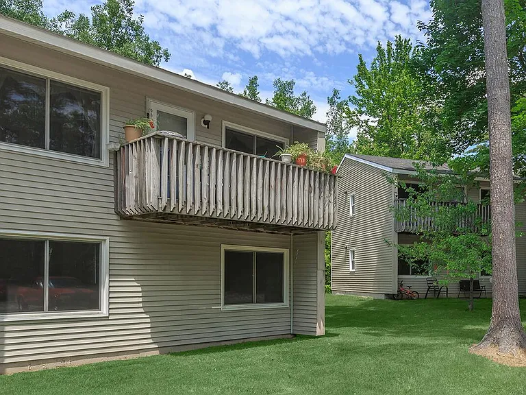 50 Pembroke Dr — Photo 8