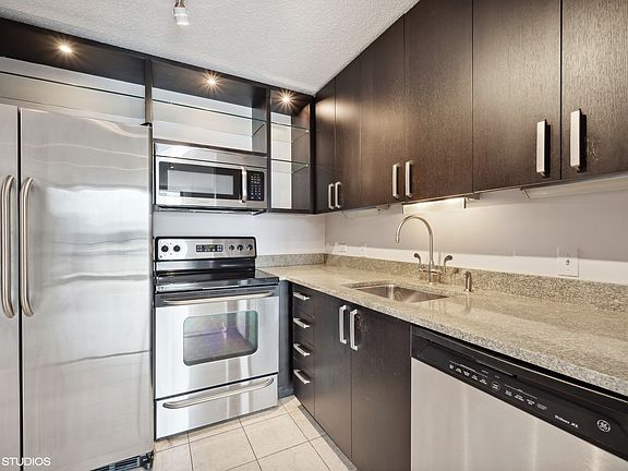 4th image of 1212 N Lasalle St #2505