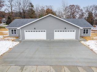 1976 Retzlaff Dr, Reedsburg, WI 53959