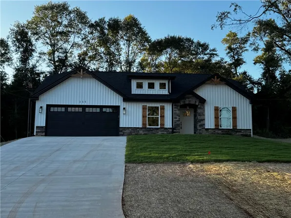 135 Westood Cir, Anderson, SC 29626