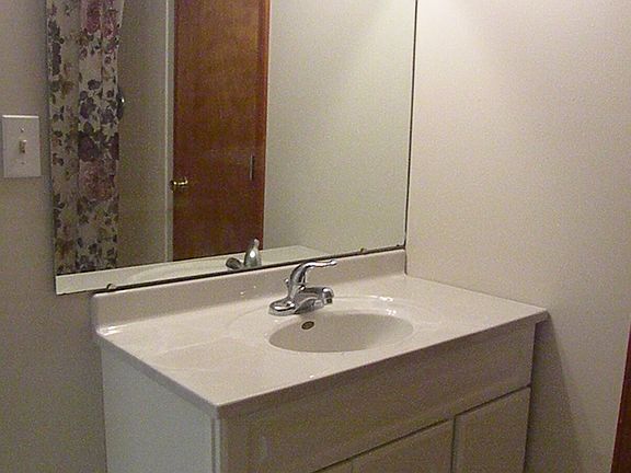 Second bath, includes shower