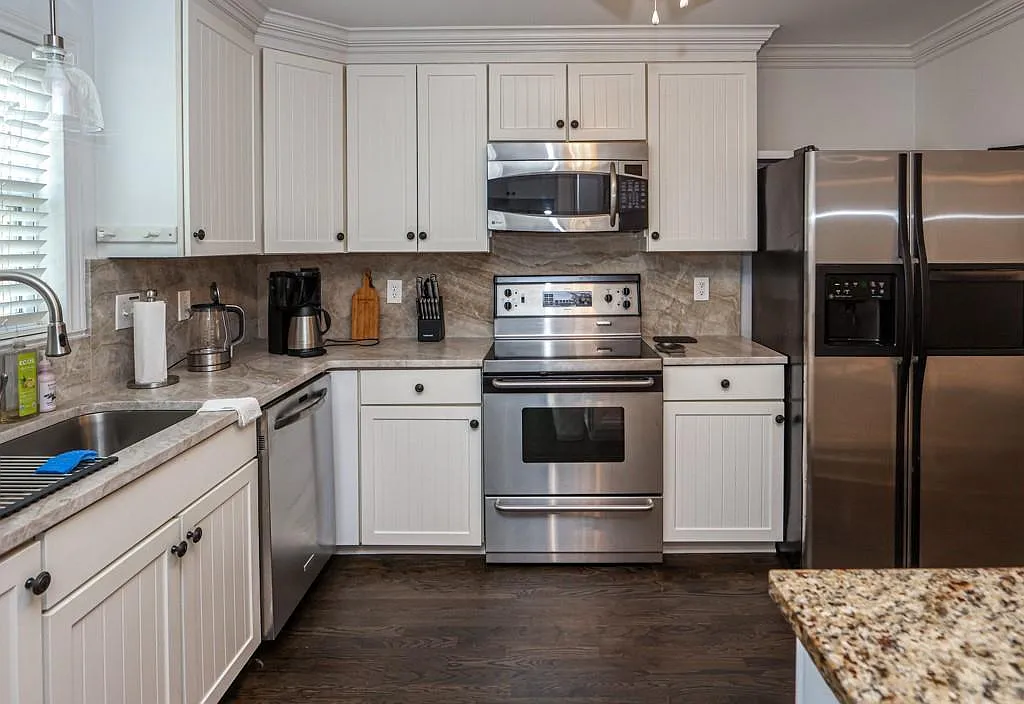 2 bed, 2.0 bath, 1647 sqft, $2,500 — Photo 3