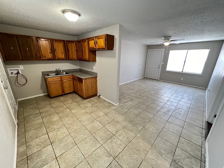 2928 N Grand St — Photo 6