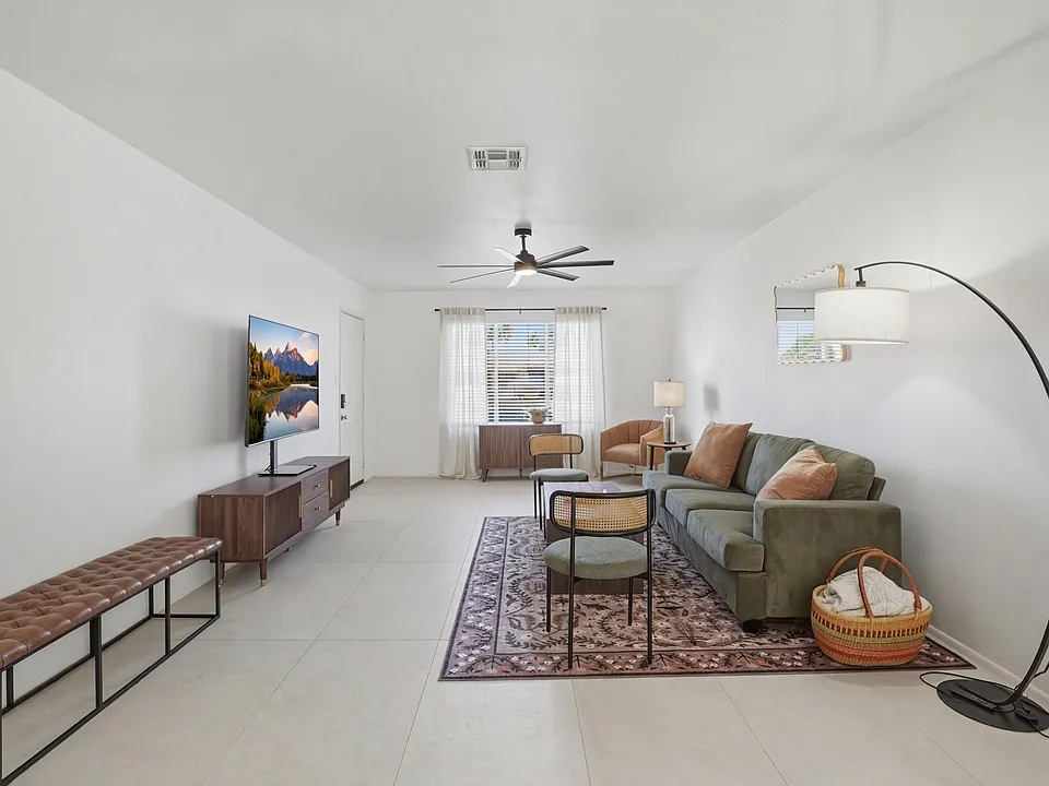 313 E Riviera Dr