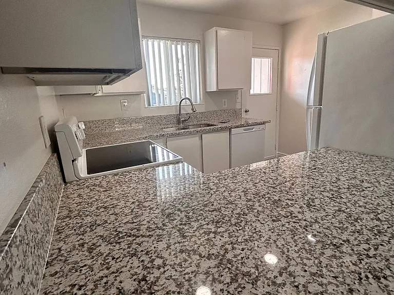 WIllowbrook Apartments — Photo 34