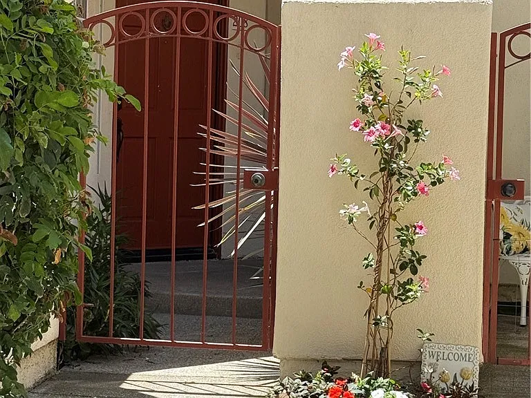208 Chandon — Photo 2