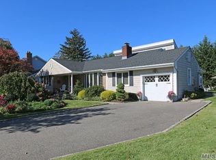 4 Laurel Ln, Syosset, NY 11791